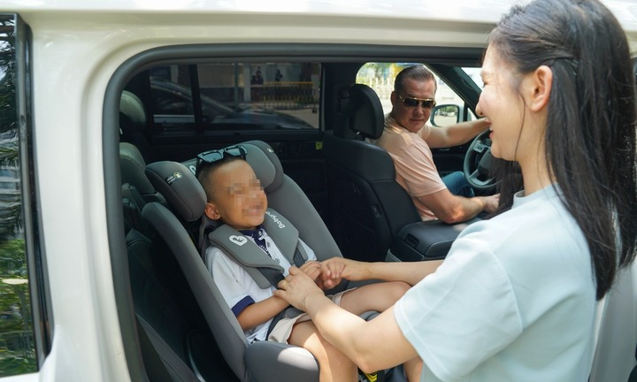 Cục CSGT lý giải vì sao trẻ dưới 10 tuổi, cao dưới 1,35m phải dùng ghế trẻ em