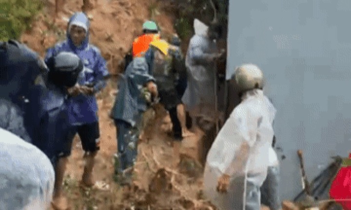 Sạt lở núi làm sập tường nhà ở Đắk Lắk, nữ bí thư chi đoàn tử vong