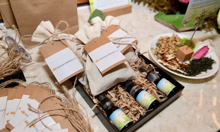 Vietnam Airlines “kể chuyện bằng hương sen” với hệ sinh thái mùi hương Nhã trên toàn hành trình bay