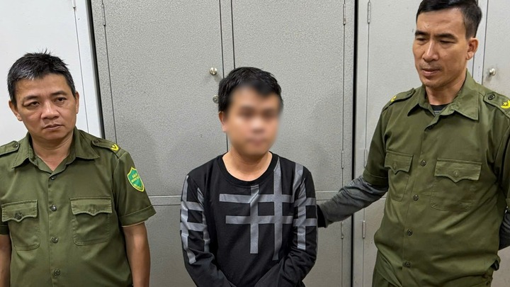 Giật dây chuyền của bé gái lớp 1 khi đưa con đi học, Lê Văn Hải bị khởi tố 