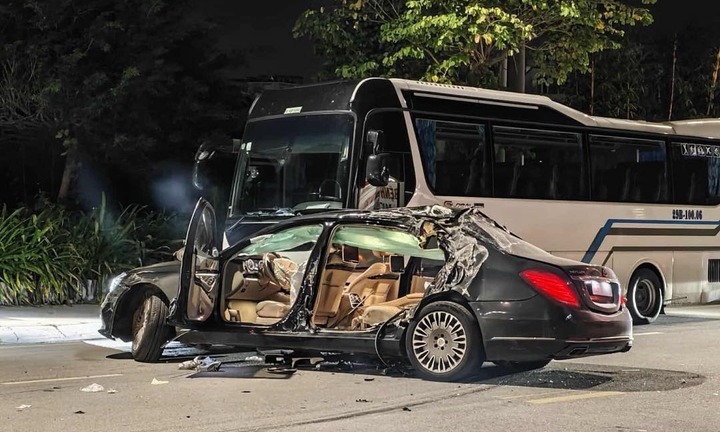 Vụ xe Mercedes Maybach S600 đâm xe khách ở Quảng Ninh: Một người tử vong