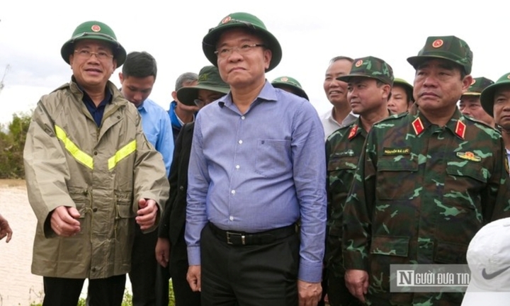 Phó Thủ tướng Lê Thành Long kiểm tra công tác khắc phục lũ lụt, động viên bà con vùng rốn lũ Gia Lai