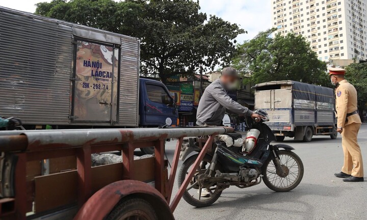 Hà Nội: Xử phạt 243 trường hợp xe ba bánh tự chế, xe chở hàng cồng kềnh