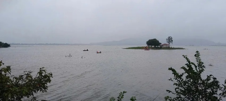 Hai người đàn ông Quảng Ngãi gặp nạn do chìm ghe khi đi bắt chuột, 1 người tử vong