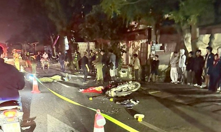 Xe máy va chạm với xe đầu kéo, 2 mẹ con tử vong tâm ở Hưng Yên