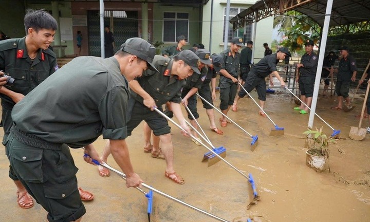 Tập trung khắc phục hậu quả, khôi phục sản xuất kinh doanh, ổn định đời sống Nhân dân sau mưa lũ