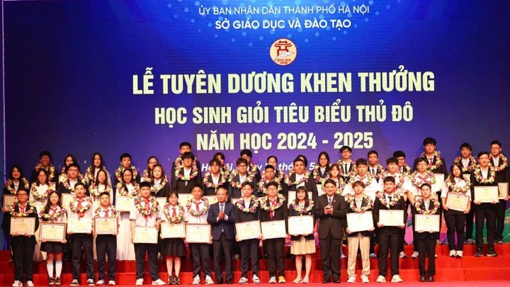 Tin tức giáo dục 24h: Hà Nội khen thưởng học sinh, sinh viên xuất sắc, tiêu biểu là người dân tộc thiểu số