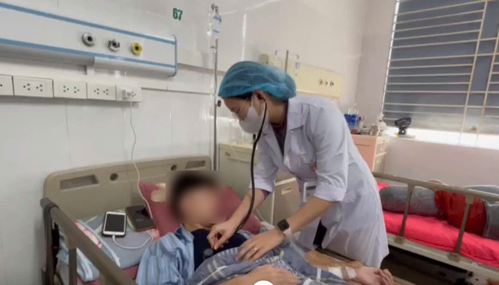 Thiếu niên 14 tuổi tràn dịch màng phổi, không đi lại được sau khi bị lợn nhà cắn