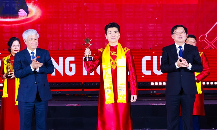 Doanh nhân Đỗ Quang Vinh được vinh danh trong TOP 10 Giải thưởng Sao Đỏ 2025