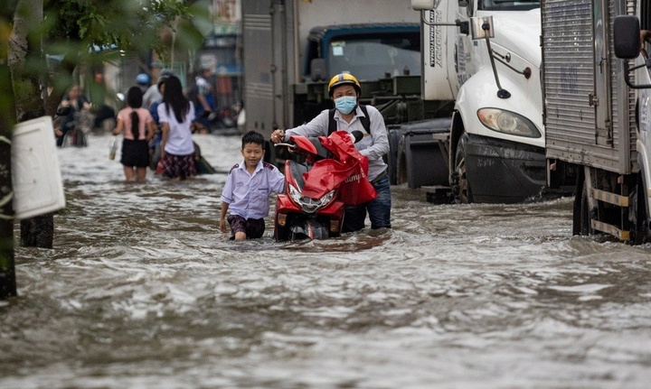 Diễn biến thời tiết phức tạp, Sở GD&ĐT TP.HCM ra thông báo khẩn