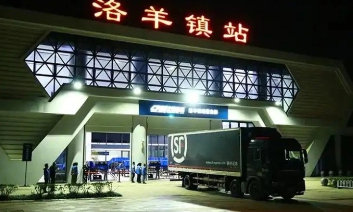 Tàu hỏa bất ngờ lao vào nhóm công nhân đường sắt, 11 người tử vong thương tâm tại Trung Quốc