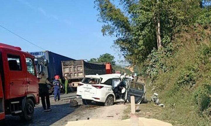 Vụ ô tô lấn làn tông xe đầu kéo, 4 người tử vong ở Lạng Sơn: Camera hành trình ghi lại gì?