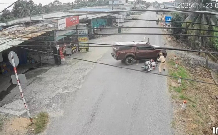 Truy tìm tài xế ôtô không chấp hành hiệu lệnh, tông CSGT rồi bỏ trốn