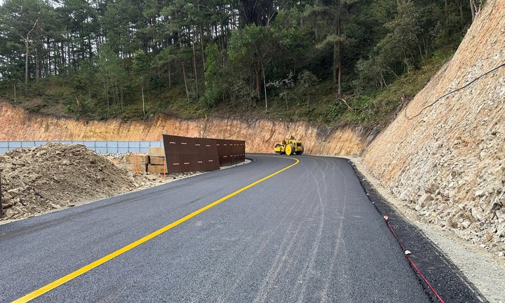  Thông tuyến đèo Mimosa sau 10 ngày sạt lở gây đứt gãy
