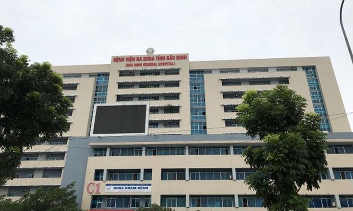Bắc Ninh: Nam bệnh nhân rơi từ tầng 8 bệnh viện, tử vong