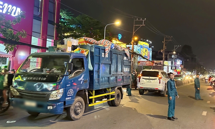 Hiện trường vụ tai nạn liên hoàn tại cửa ngõ TP.HCM, một phụ nữ tử vong tại chỗ