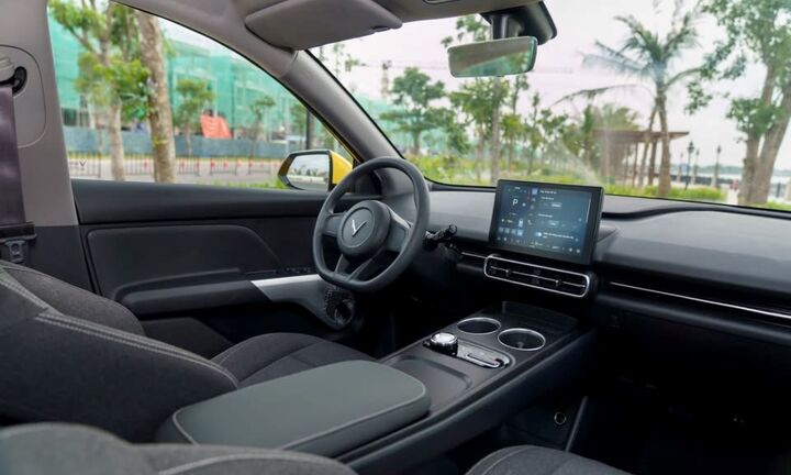 Chuyển từ xe xăng sang VinFast Limo Green, tài xế tại Hà Nội tâm đắc vì tiết kiệm gần trăm triệu đồng mỗi năm 