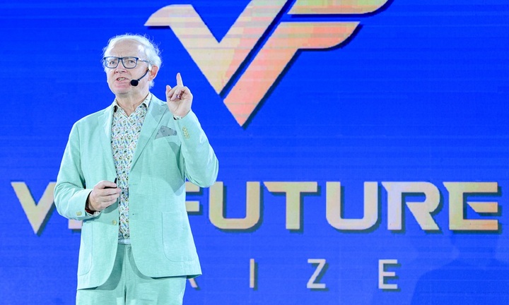 Nhà khoa học VinFuture hiến kế để chung sống an toàn khi AI thông minh hơn con người