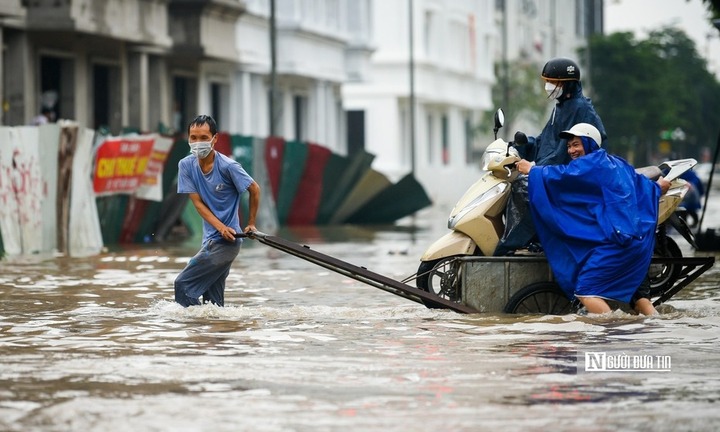 Ngập úng, ô nhiễm môi trường tại các đô thị lớn vẫn diễn biến phức tạp