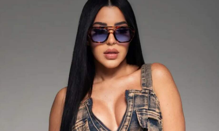 Một nữ diễn viên kiêm người mẫu bị Mỹ áp lệnh trừng phạt