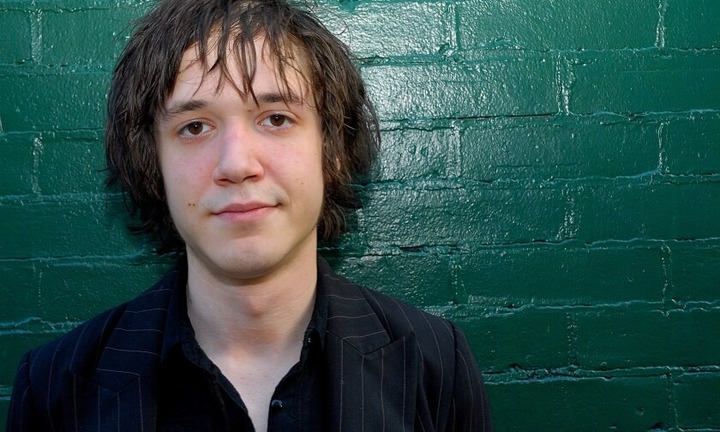 Nam ca sĩ kiêm nhạc sĩ nổi tiếng đột ngột qua đời, người hâm mộ bàng hoàng chia buồn