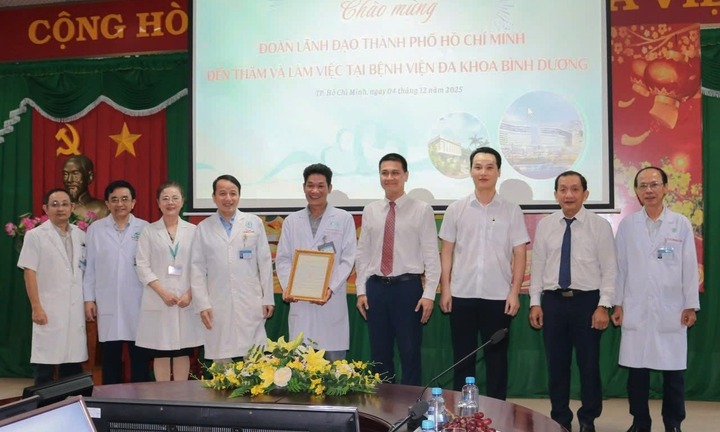 Tin tức đời sống 6/12: TP.HCM khen thưởng ê kíp tái nối bàn tay cho sản phụ