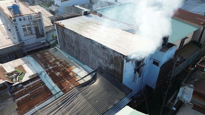 Nhân chứng vụ cháy nhà ở TP.HCM, người đàn ông 47 tuổi mắc kẹt, tử vong: Biết có người mắc kẹt nhưng bất lực