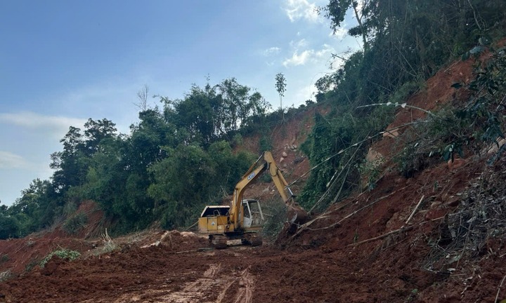 Thông xe đèo Gia Bắc ở Lâm Đồng sau sau gần 5 ngày tê liệt vì sạt lở