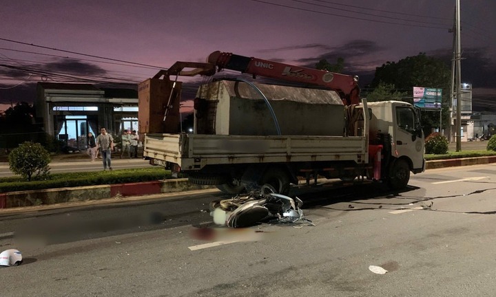 Tin tức tai nạn giao thông mới nhất ngày 9/12: Tông vào xe bồn tưới cây, 1 người đi xe máy tử vong