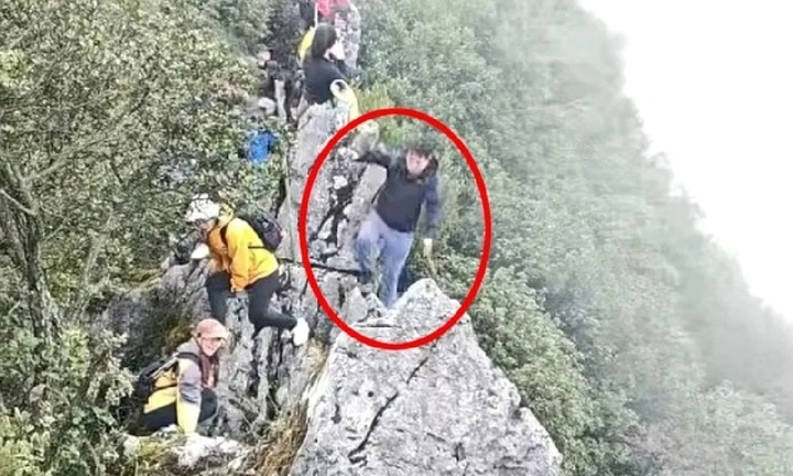 Clip: Du khách trượt chân ngã từ vách đá cao 15m khi đang chụp ảnh