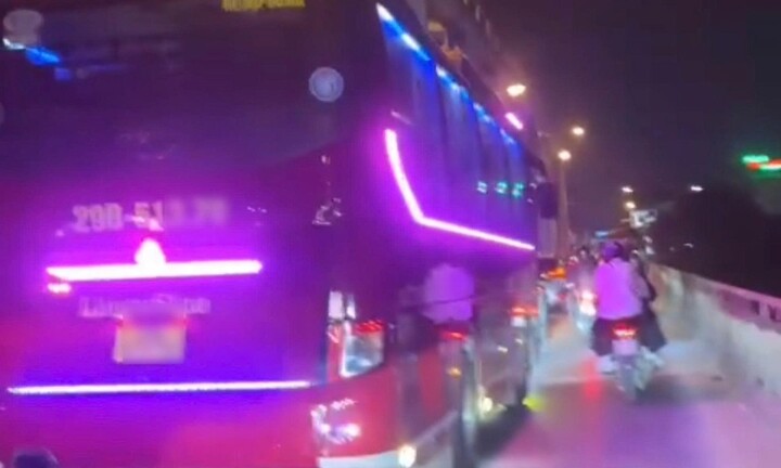 Xử lý tài xế xe khách đi vào làn đường có biển báo cấm trên cầu Chương Dương