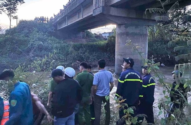 Tin thời sự ngày (15/12): Tìm kiếm thiếu niên bị đuối nước ở Lâm Đồng