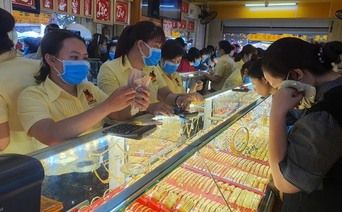 Giá vàng hôm nay (15/12): Giá vàng SJC gần 157 triệu đồng/lượng 