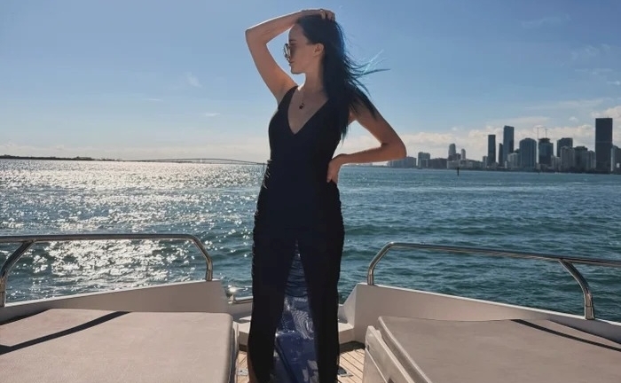 Nữ ca sĩ nổi tiếng đột ngột qua đời do tai nạn giao thông, nhiều người bàng hoàng