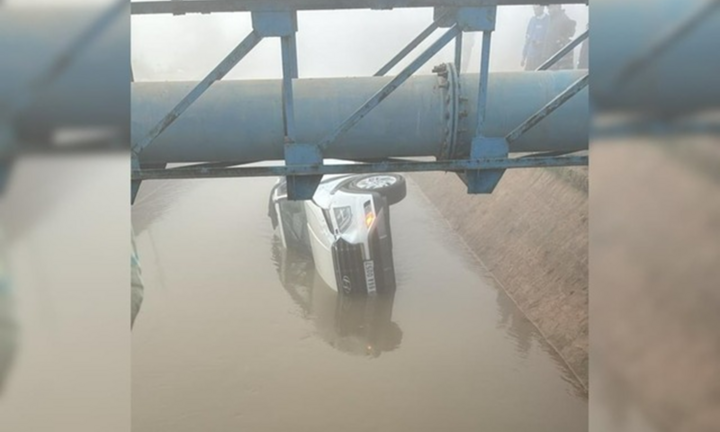 Clip: Ô tô mất lái lao xuống mương nước, 2 vợ chồng giáo viên tử vong