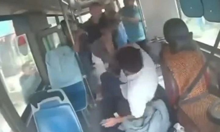 Công an vào cuộc xác minh vụ tài xế buýt ở Hà Nội bị hành hung ngay trên xe