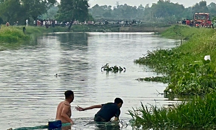 Tìm thấy thi thể hai người bị đuối nước dưới kênh ở TP.HCM