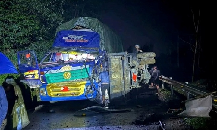 Tin tức tai nạn giao thông mới nhất ngày 17/12: Hai xe tải va chạm trên Quốc lộ, một người bị thương