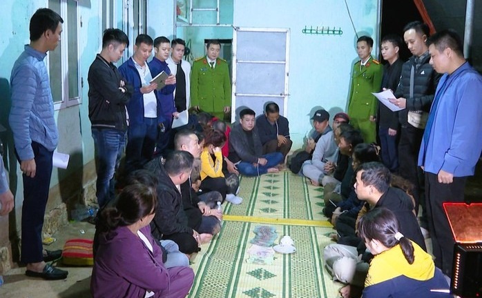 Cảnh sát đột kích sới bạc tại Thanh Hóa, bắt quả tang 15 người