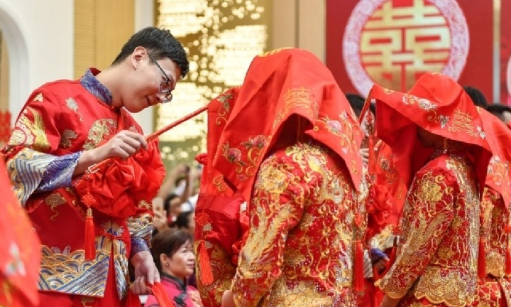 Sống chung 2 năm không đăng ký, chồng đòi lại 2 tỷ đồng sính lễ khi vợ đòi chia tay