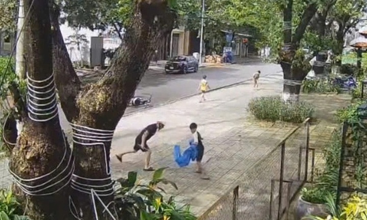 Xác minh clip người đàn ông xô ngã xe đạp điện, hành hung 3 bé trai ở Quảng Ngãi