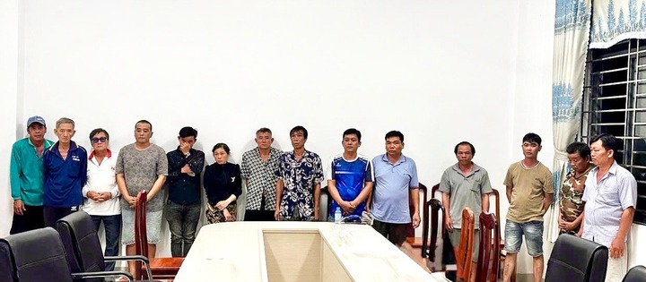 Tin pháp luật nổi bật 24h qua: Bắt quả tang 14 người 