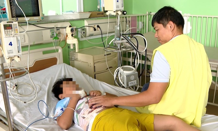 Tin tức đời sống 24/12: Số người nghi ngộ độc sau ăn bánh mì ở TP.HCM lên 102 ca