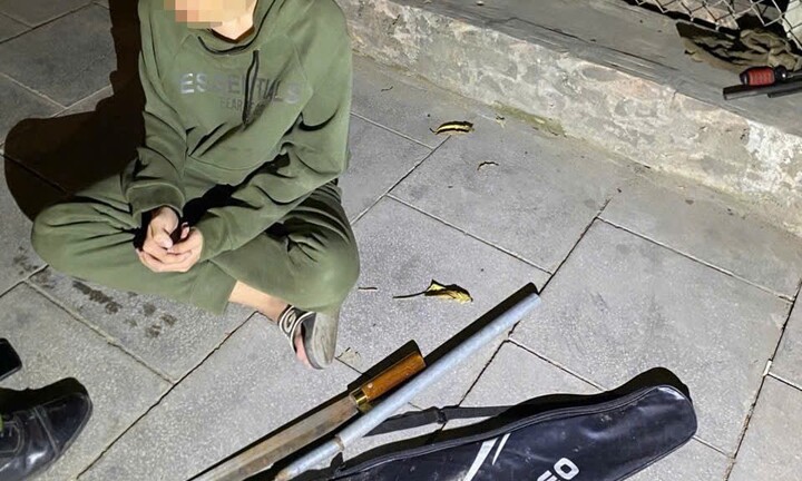 Hà Nội: CSGT khống chế đối tượng mang hung khí khi tham gia giao thông