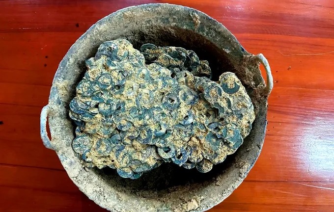 Đào được 15kg tiền cổ ở Hà Tĩnh