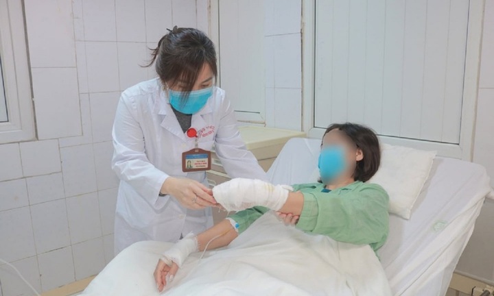 Cảnh báo từ vụ người phụ nữ nhập viện trong đêm sau khi dùng bột thông bồn cầu gây nổ