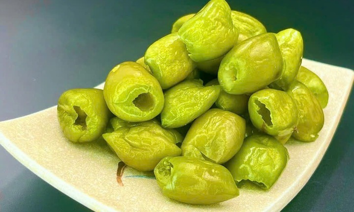 Bỏ việc về quê khởi nghiệp, 8X biến trái cây dại thành