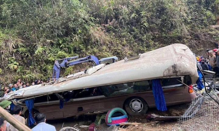 Vụ lật xe chở đoàn thiện nguyện, 9 người tử vong: Tỉnh uỷ Lào Cai chỉ đạo khẩn