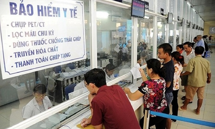 Người đang hưởng trợ cấp hằng tháng có được hưởng bảo hiểm y tế miễn phí?