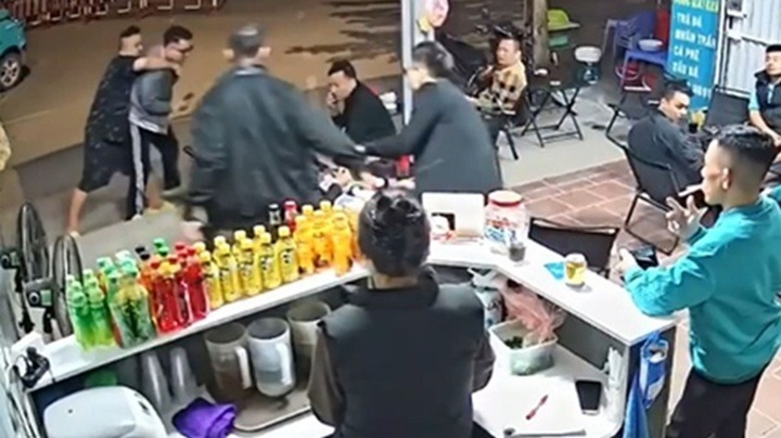 Điều tra nguyên nhân vụ nam thanh niên bị tấn công trong đêm ở bến xe Giáp Bát